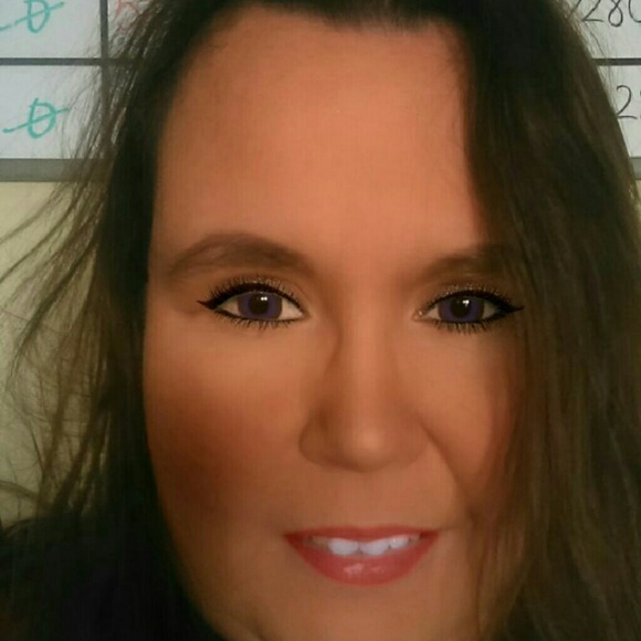 Profile Picture of Bobbie Owens (@bjowens16) on Poshmark