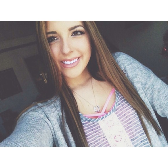 Profile Picture of Alyssa Emond (@alyssalindsey) on Poshmark