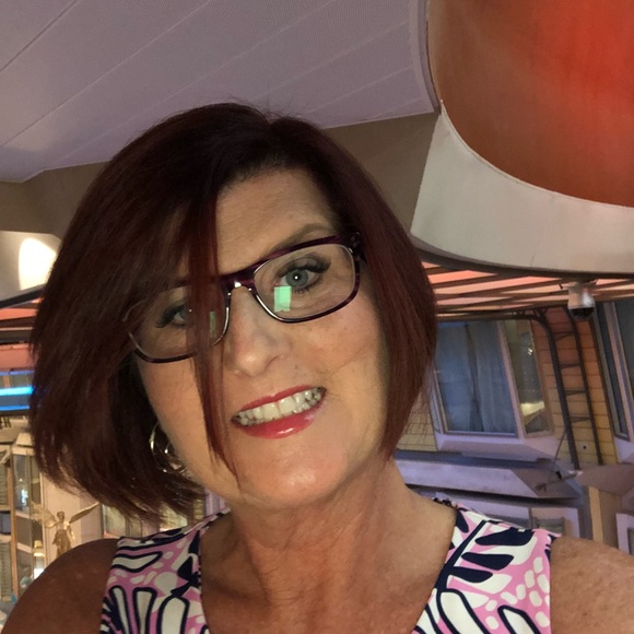 Profile Picture of Suzanne Ferren (@srferren19) on Poshmark