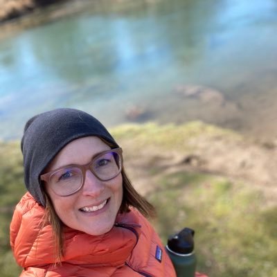 Profile Picture of Angela Holcomb (@aholcomb28) on Twitter