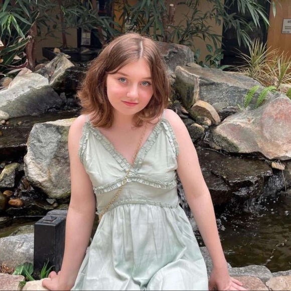 Profile Picture of Isabelle Perry (@isabelleperry01) on Poshmark