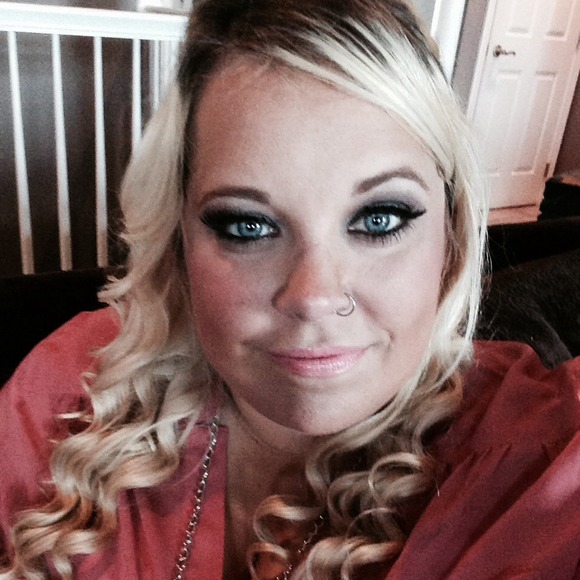 Profile Picture of Kierra Patterson (@blueeyeskierra) on Poshmark