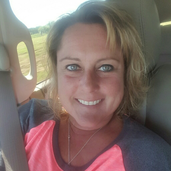 Profile Picture of Jennifer Pierce (@jenyfay1974) on Poshmark