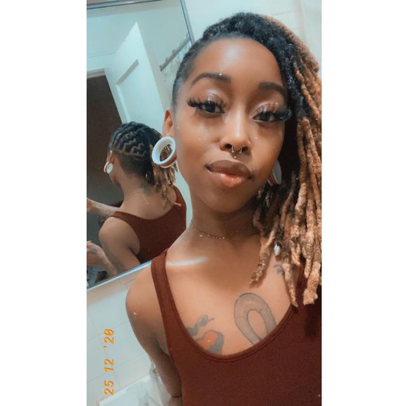 Nadia Mylan - Poshmark Profile Picture of Nadia Mylan (@nani372) on Poshmark