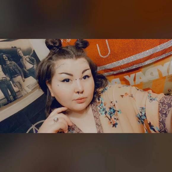 Profile Picture of Jade Bonzer (@bonzer_jade24) on Poshmark