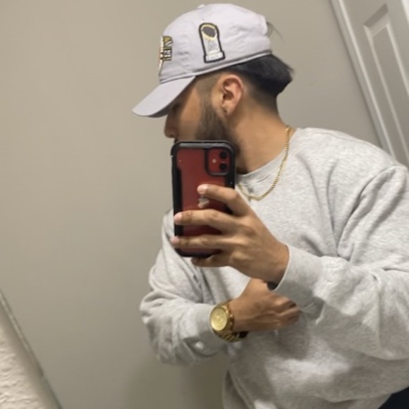 Profile Picture of Hugo Benavides (@hugobenavides) on Poshmark