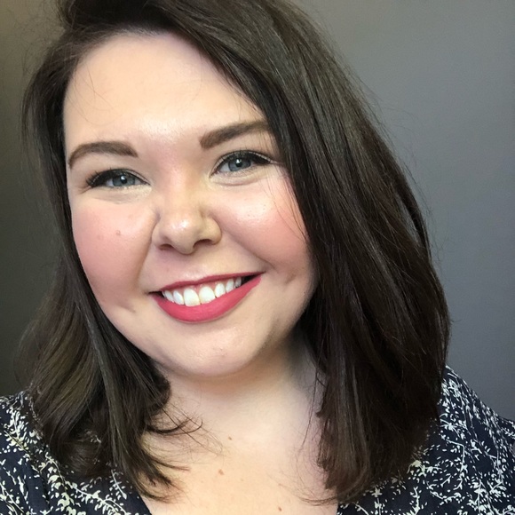 Profile Picture of Lizzie Keister (@lizziekeister) on Poshmark