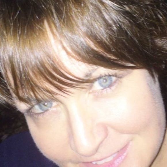 Profile Picture of Mary Golla newrones (@marynewrones) on Poshmark