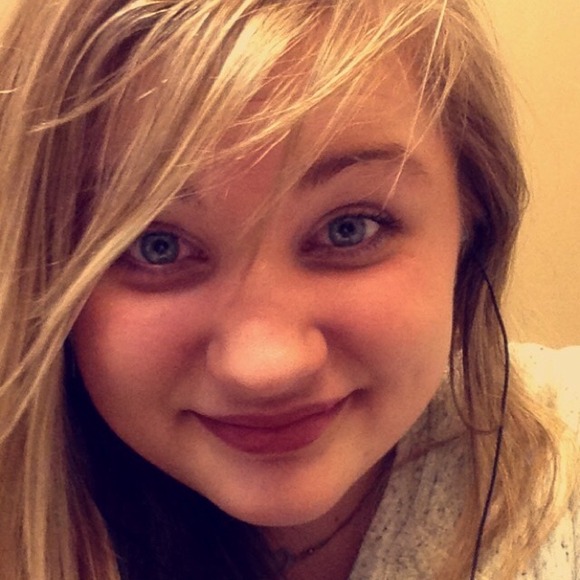 Profile Picture of Sydney Maciosek (@tiz_m3) on Poshmark