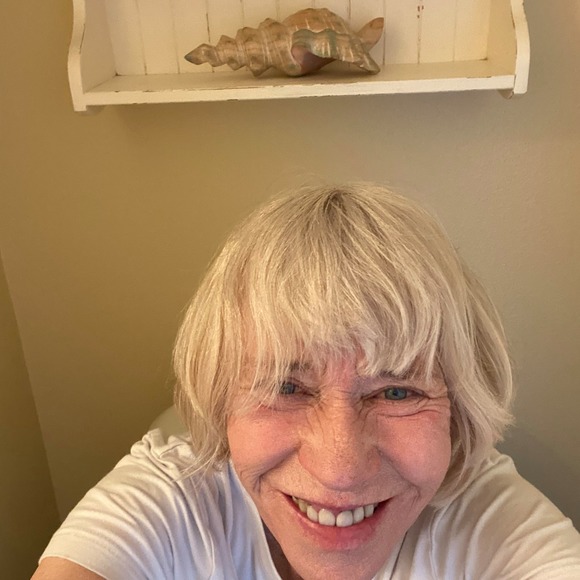 Profile Picture of Linda Seybert (@lindaseybert) on Poshmark