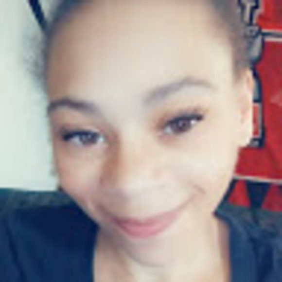 Profile Picture of Stephanie Jackson (@sjackson042316) on Poshmark