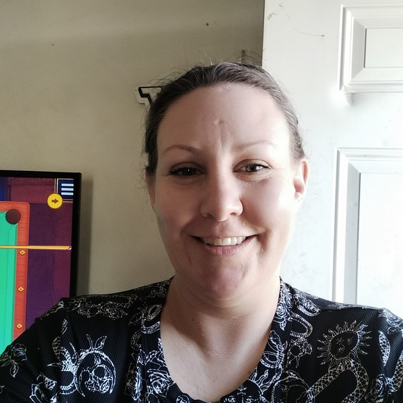 Profile Picture of Corrie Gulling (@omgdat) on Poshmark