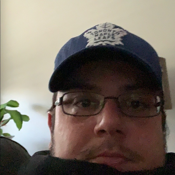 Profile Picture of Daniel Guddemi (@danielguddemi) on Poshmark