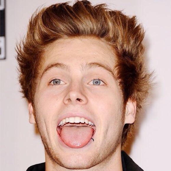 Profile Picture of Morgan Irving (@_morgan_mat) on Poshmark