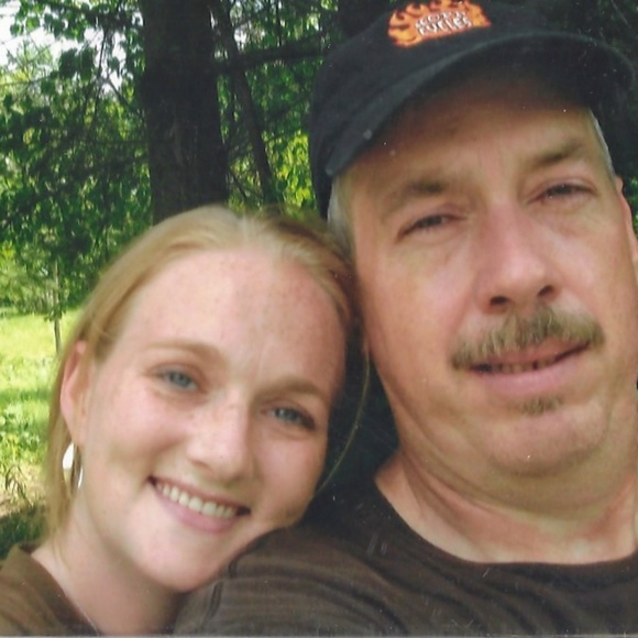 Profile Picture of Amanda Bowling (@mandabowling66) on Poshmark