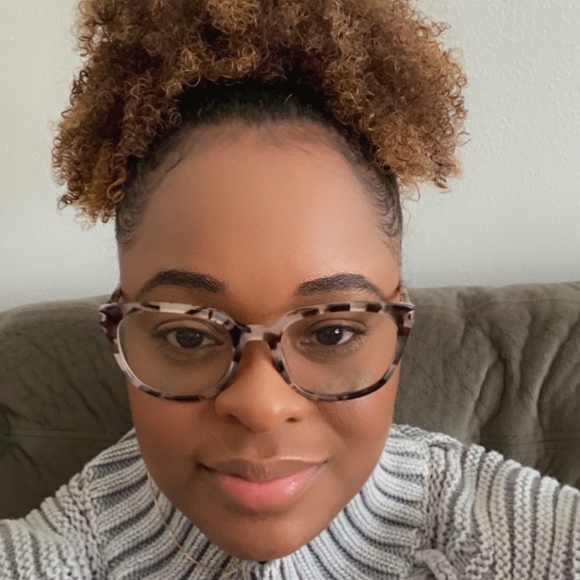 Profile Picture of Ariel Robbins (@ari_ella12) on Poshmark