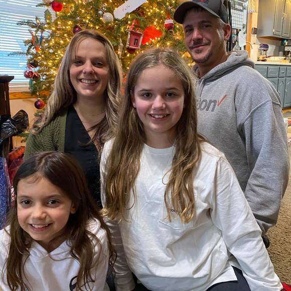 Profile Picture of Andrea Heintz (@andrealk823) on Poshmark