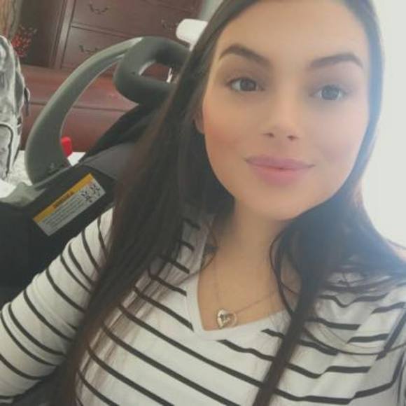 Profile Picture of Savannah Wilhoite (@s_wilhoite) on Poshmark