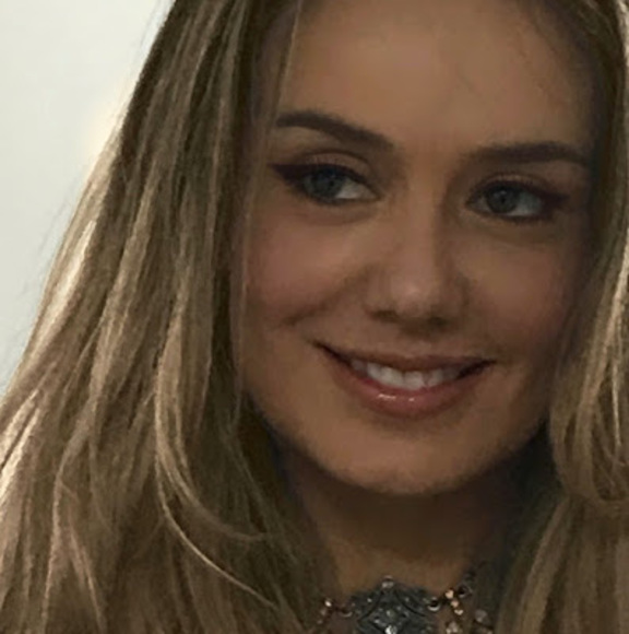 Profile Picture of Johana Selket (@johanaselket) on Poshmark