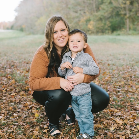 Profile Picture of Jennifer Deimel (@jdeimel91) on Poshmark