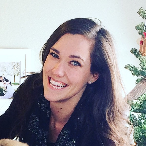 Profile Picture of Danielle Ott (@daniellelott) on Poshmark