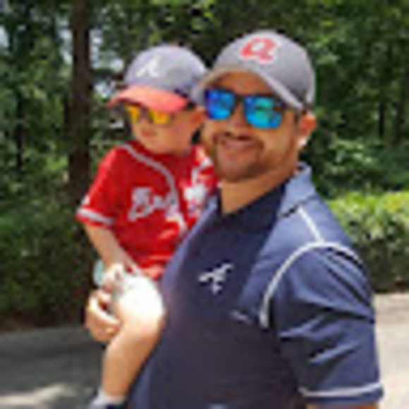 Profile Picture of Garon Muller (@garon_muller) on Poshmark