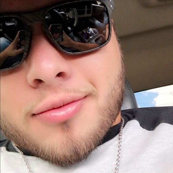 Profile Picture of Rogelio Meza (@rogeliomeza) on Poshmark