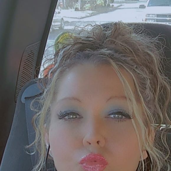 Profile Picture of Laura Krejce (@laurakrejce) on Poshmark