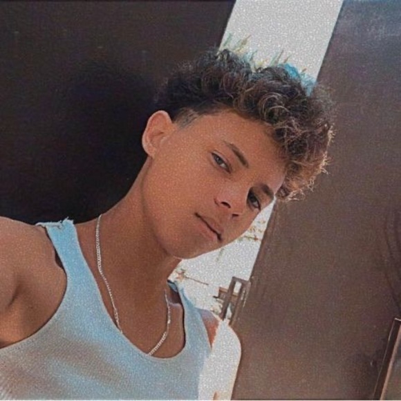 Profile Picture of Tyler Donnette (@tylerdonnette) on Poshmark