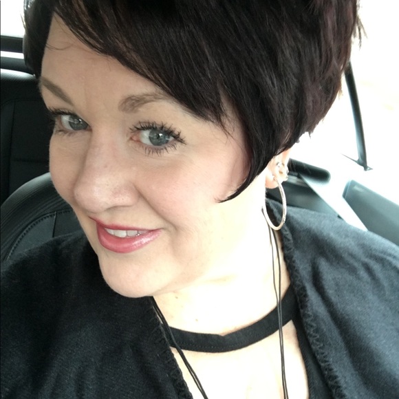 Profile Picture of Rachel Lednicky (@realstylerachel) on Poshmark