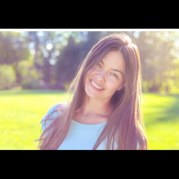 Profile Picture of Denise Raburn (@ddagassi) on Poshmark