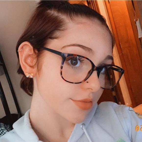 Profile Picture of Bianca Santiago (@bbsantiago25) on Poshmark