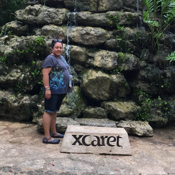 Profile Picture of Julia Serratos (@julia_serratos) on Poshmark