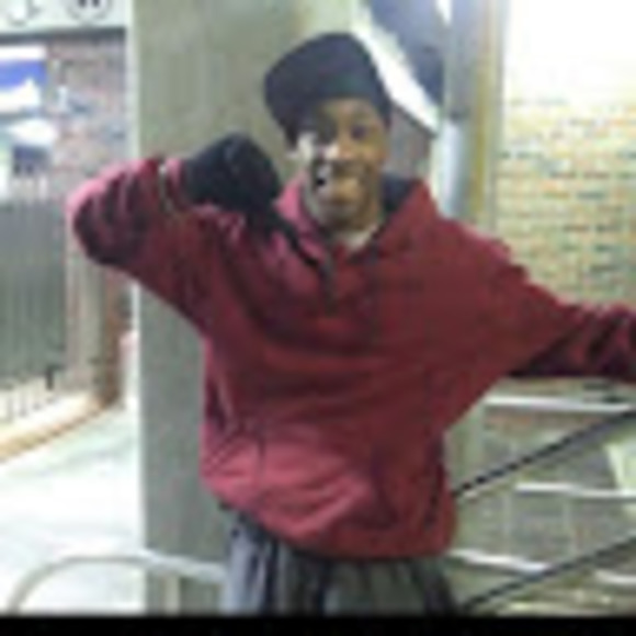 Profile Picture of Lazelle Williams (@lazellewilliams) on Poshmark