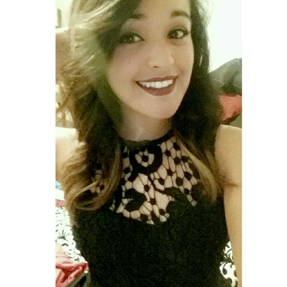 Profile Picture of Daniella Graub (@daniellagraub) on Poshmark