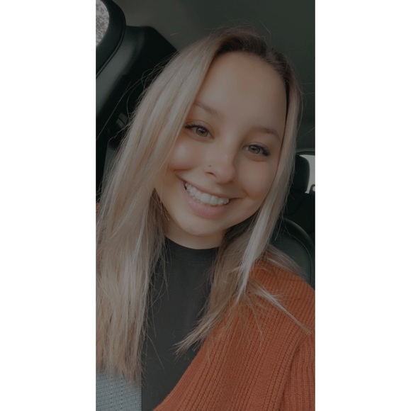 Profile Picture of Tia Wise (@tiawise1917) on Poshmark