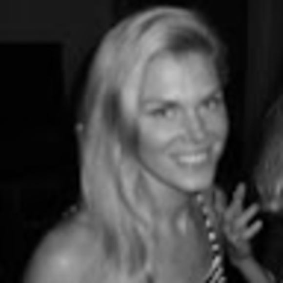 Profile Picture of Elizabeth Dannheim (@eedannheim) on Poshmark