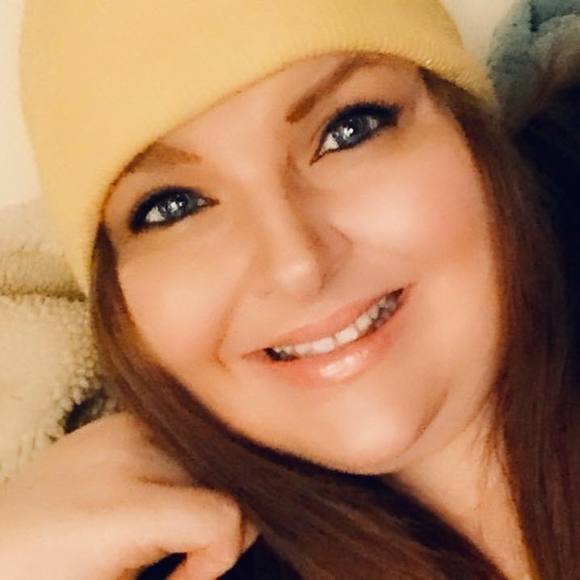 Profile Picture of Phyllis Hoover (@phyllishoover) on Poshmark