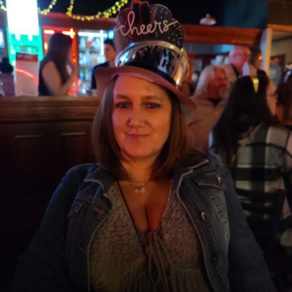 Profile Picture of Stacey Winger (@wingerstacey) on Poshmark