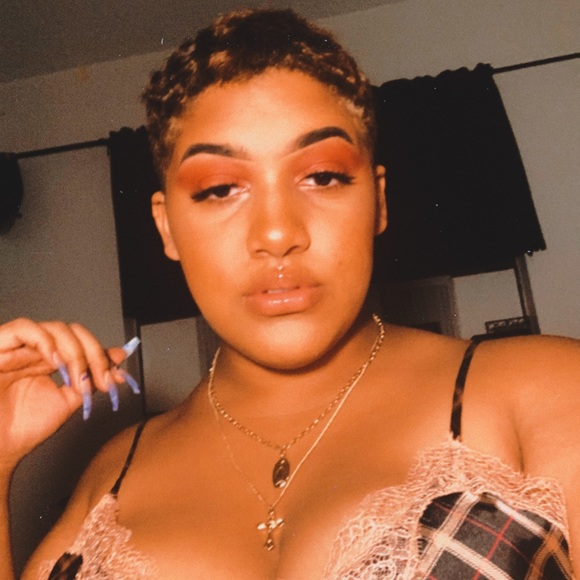 Profile Picture of Naomi Chase (@naomichase) on Poshmark