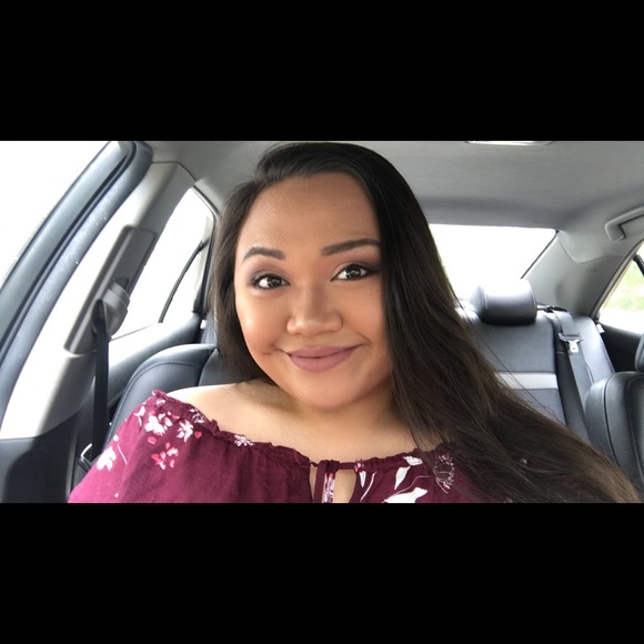 Profile Picture of Catelyn Khamsisavang (@catelynkhams) on Poshmark