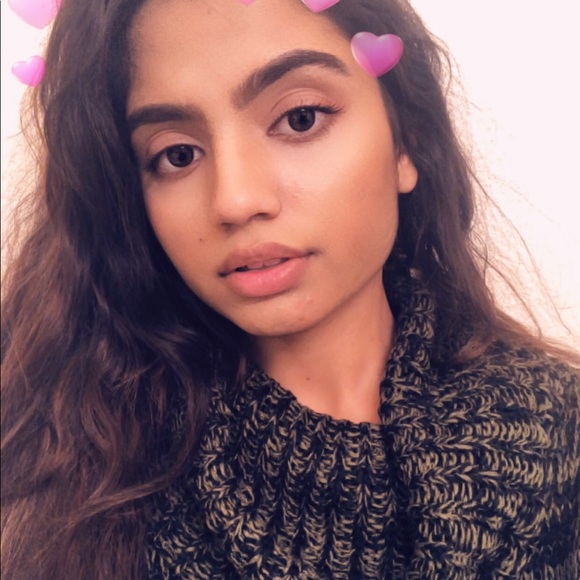 Profile Picture of Maliha Khan (@mellenskhan) on Poshmark