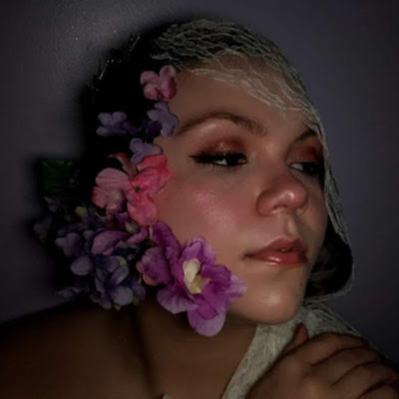 Profile Picture of Gabby Asselta (@gabbyasselta) on Poshmark