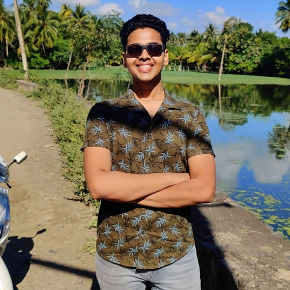 Profile Picture of Gaurav Agarwal (@whatsupgaurav) on Poshmark