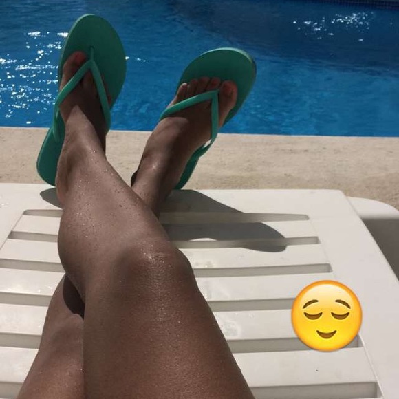 Profile Picture of Emely Cabrera (@reallyy__) on Poshmark