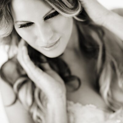 Profile Picture of Karen Jarrett (@JeffModel) on Twitter