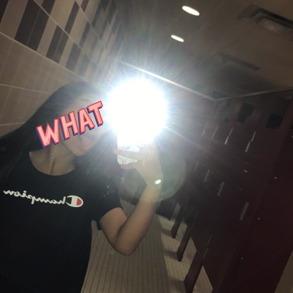 Profile Picture of Genesis Zamora (@genesiis01) on Poshmark