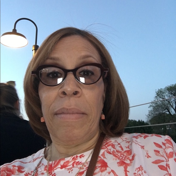 Profile Picture of Dorie Phillips (@dorie1014) on Poshmark