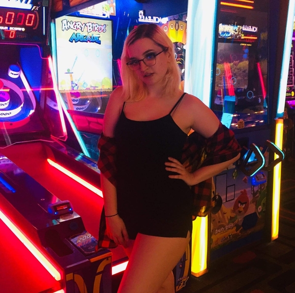 Profile Picture of Tobi danielle Smith (@sparkelsugar) on Poshmark