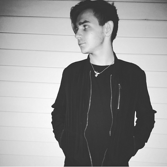 Profile Photo of David Cyr (@david_cyr98) on Poshmark